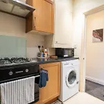 2 Bedroom 2 Bath Flat In Wandsworth