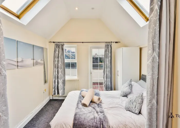 2 Bedroom 2 Bath Flat In Wandsworth