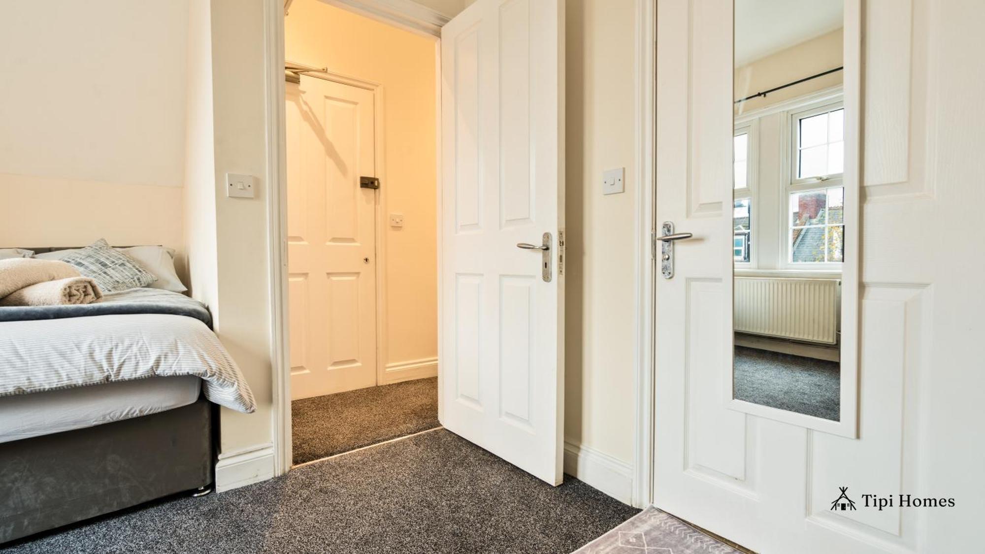 2 Bedroom 2 Bath Flat In Wandsworth Londra